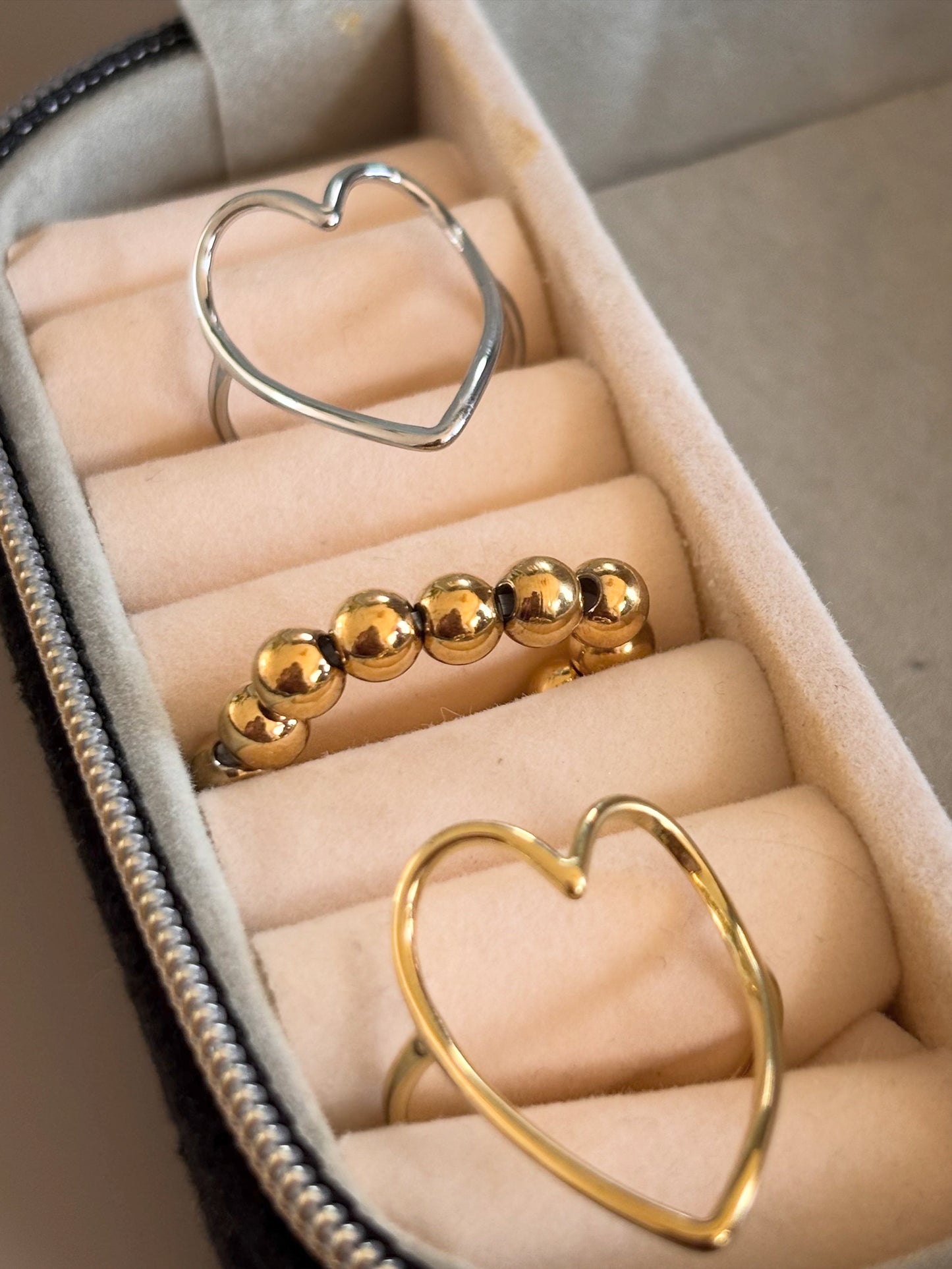 Open hart ring